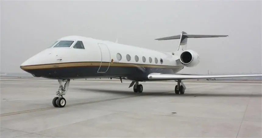 Uzun Menzilli Jet Uçak