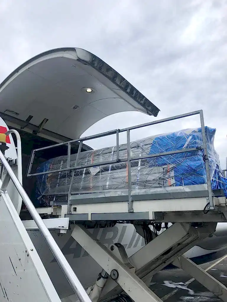 jet uçak kargo yükleme şirketi